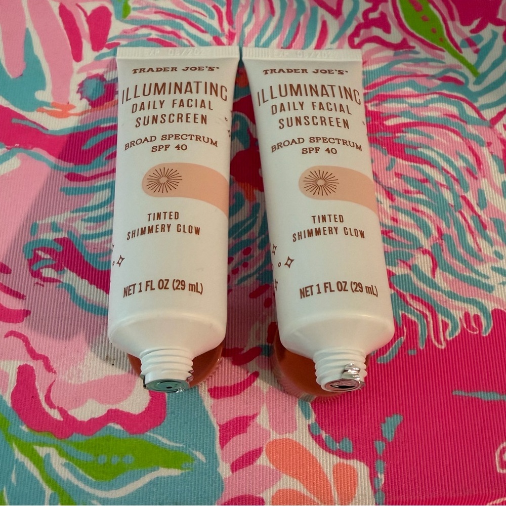 NEW, SEALED Trader Joe's Illuminating Daily Facial Sunscreen SPF 40 1oz x2 - Picture 5 of 6